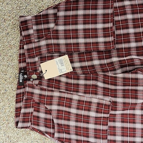 Missguided women's burgundy plaid pants. NWT sz 4 pet Polyester/cotton - Picture 2 of 5